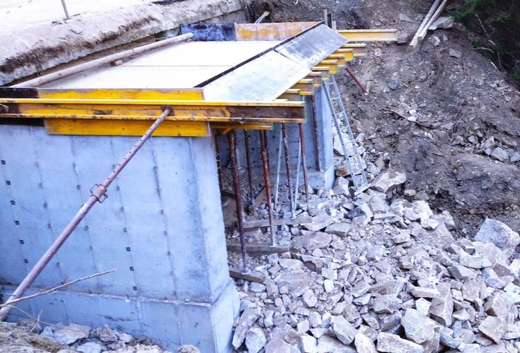 От 24 февруари за взривни работи временно ще се спира движението по пътя за Кръстова гора