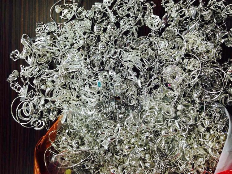 Над 1 кг. контрабанда на злато и сребро спрени по границата с Турция