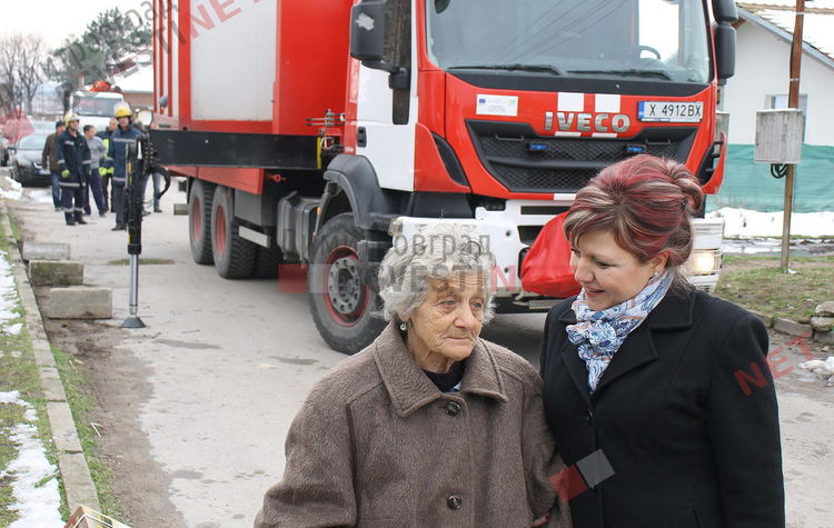 Осигуриха подслон на Иванка, която е с пенсия от 210лв и загуби дома си в пожар - инициират дарителска кампания