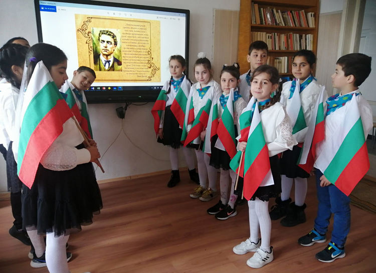 Ученици представиха лапбук „По пътя на Апостола до 148 г. безсмъртие“