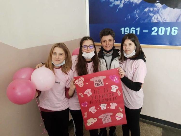 С хора и танци деца казват: "Не на тормоза в училище!"