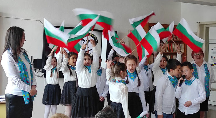 Ученици представиха лапбук „По пътя на Апостола до 148 г. безсмъртие“