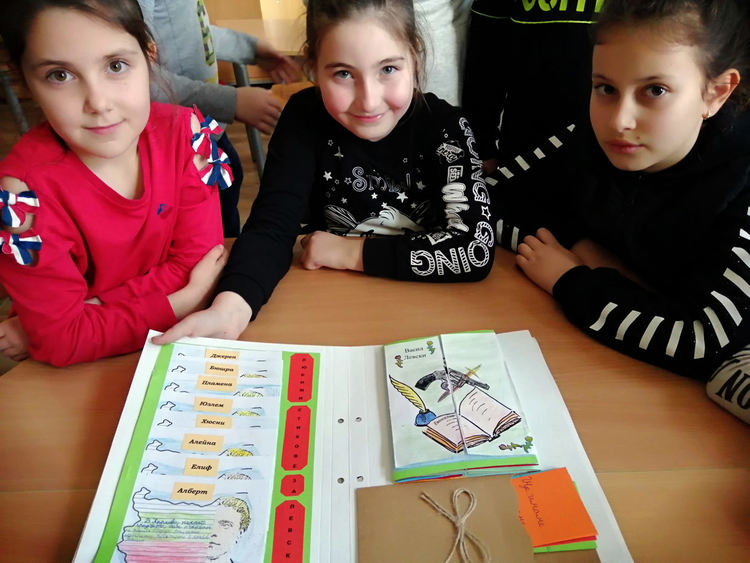 Ученици представиха лапбук „По пътя на Апостола до 148 г. безсмъртие“