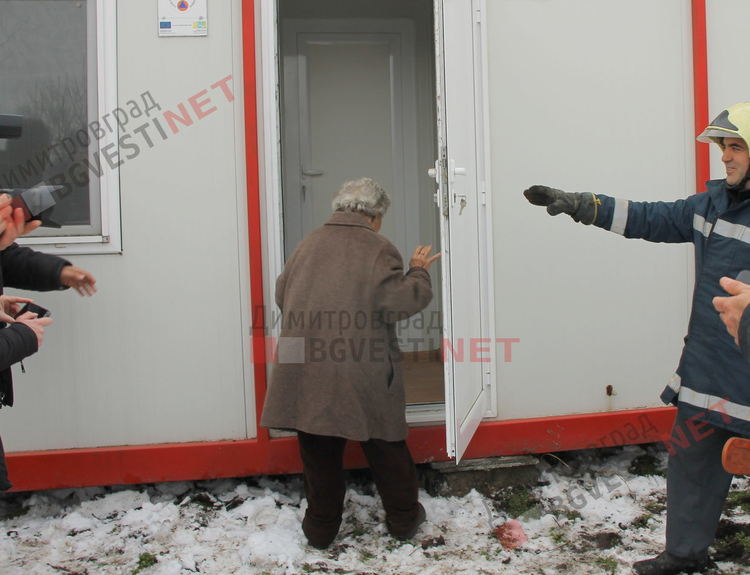 Осигуриха подслон на Иванка, която е с пенсия от 210лв и загуби дома си в пожар - инициират дарителска кампания