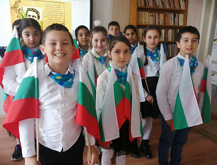 Ученици представиха лапбук „По пътя на Апостола до 148 г. безсмъртие“