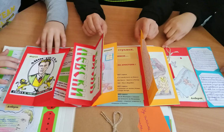 Ученици представиха лапбук „По пътя на Апостола до 148 г. безсмъртие“