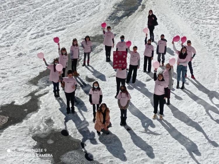 С хора и танци деца казват: "Не на тормоза в училище!"