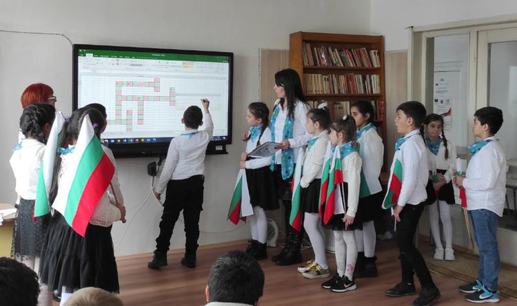 Ученици представиха лапбук „По пътя на Апостола до 148 г. безсмъртие“