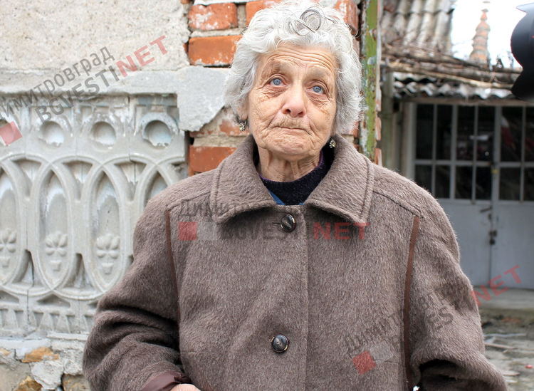 Осигуриха подслон на Иванка, която е с пенсия от 210лв и загуби дома си в пожар - инициират дарителска кампания