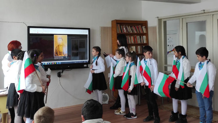 Ученици представиха лапбук „По пътя на Апостола до 148 г. безсмъртие“