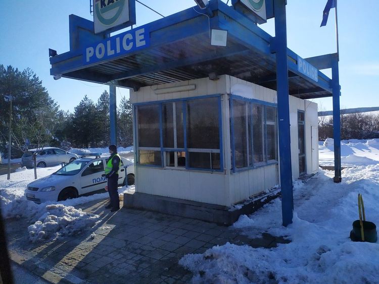 18-годишен редовно си кара БМВ-то без книжка,редовно го хващат, но не му пука