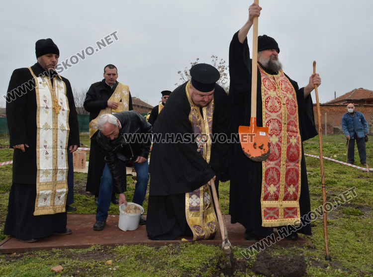 Започна изграждането на нова църква „Св. Петър и Павел“