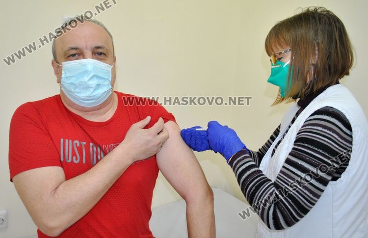 Сред ваксинираните днес беше адвокат Добромир Якимов – член на РИК