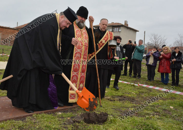 Започна изграждането на нова църква „Св. Петър и Павел“