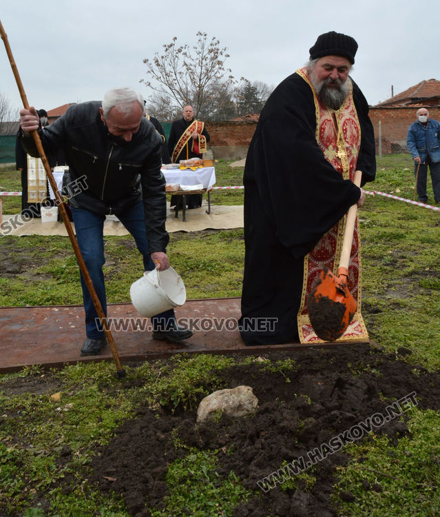 Започна изграждането на нова църква „Св. Петър и Павел“