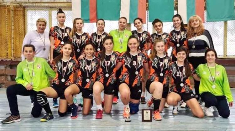 Сребърни медали за хасковските хандбалистики от Купа България, голмайстор е Василена Шомова