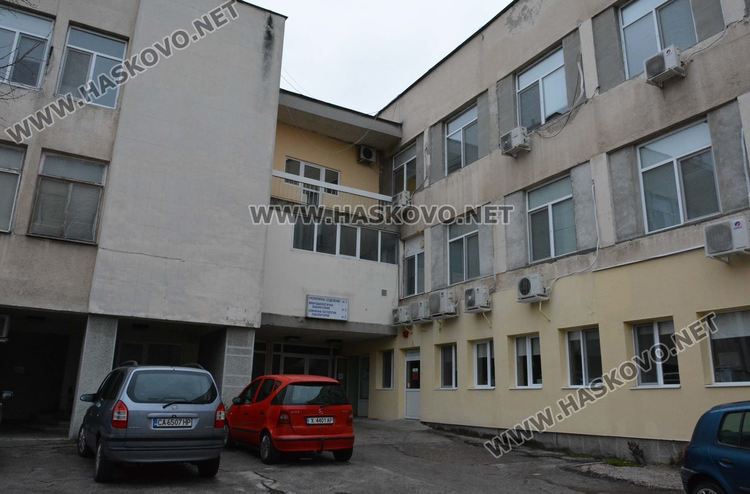 Опашки пред кабинетите в Хасково за ваксини срещу коронавируса