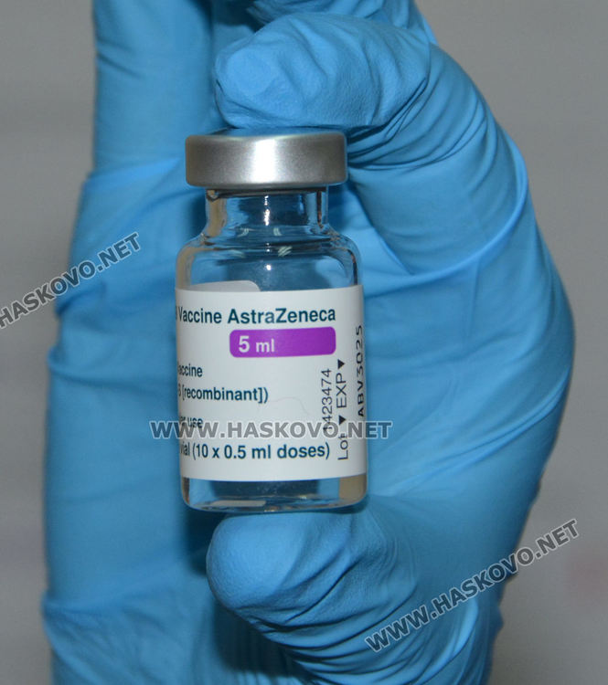 Опашки пред кабинетите в Хасково за ваксини срещу коронавируса