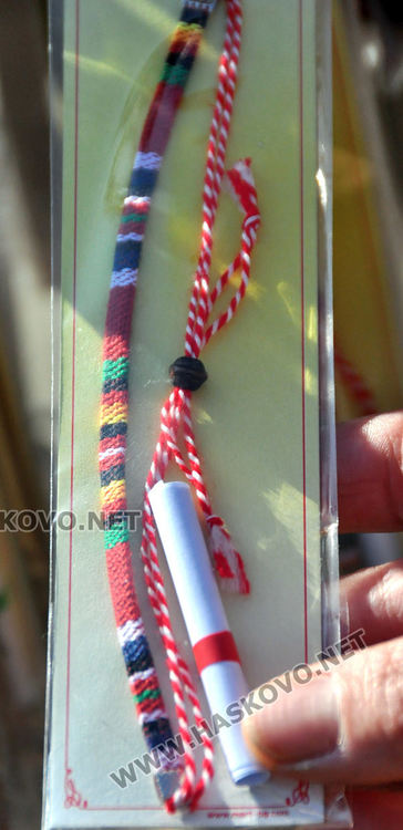 Традиции и новаторство се допълват на база за мартеници