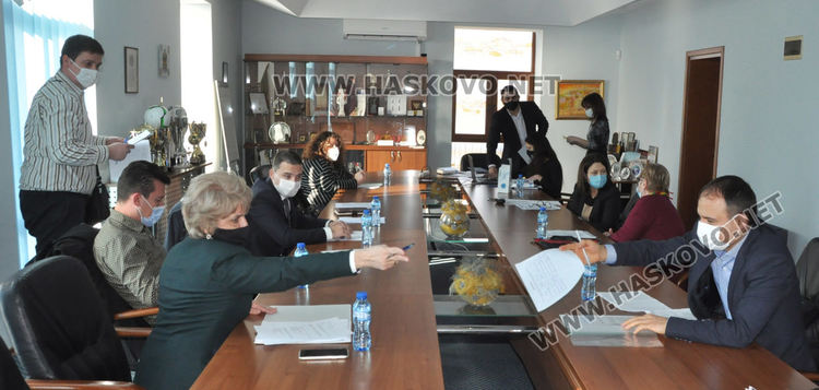 РИК определя състава на секциите заради липсата на синхрон между коалиционни партньори