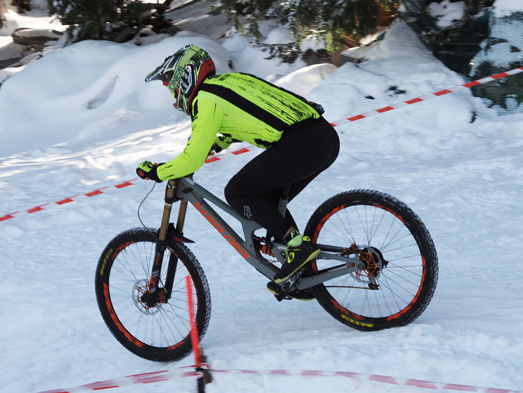 Зимен байк дуел за 11-ти път в Пампорово, смолянчани са победители