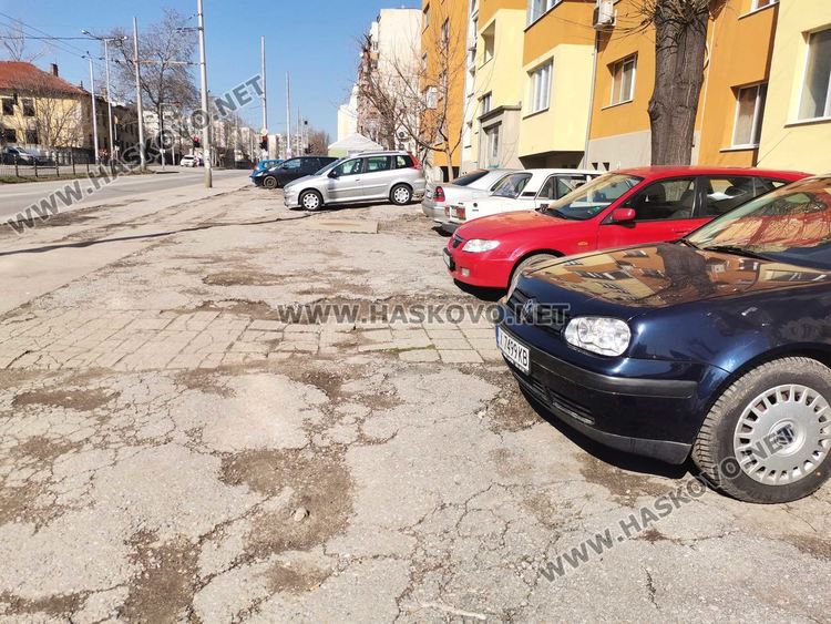 Хасковлии изумени от глоби за неправилно паркиране пред блок на „Васил Левски“