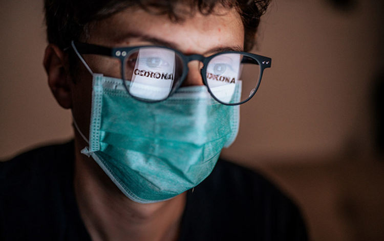 Рискът от зараза с коронавируса е до три пъти по-малък за хората, които носят очила