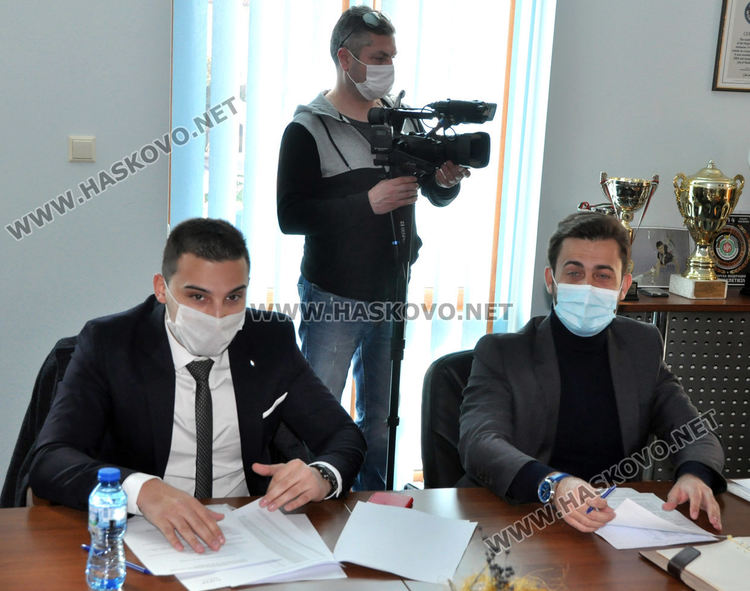 РИК определя състава на секциите заради липсата на синхрон между коалиционни партньори