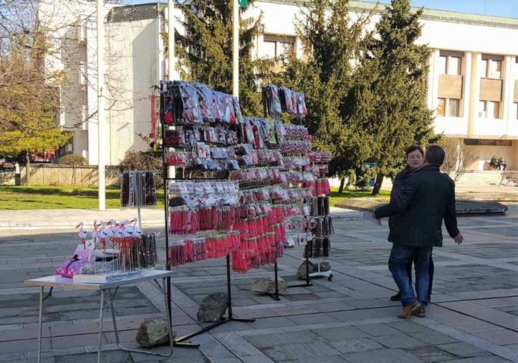 Мартениците превзеха центъра на Първомай