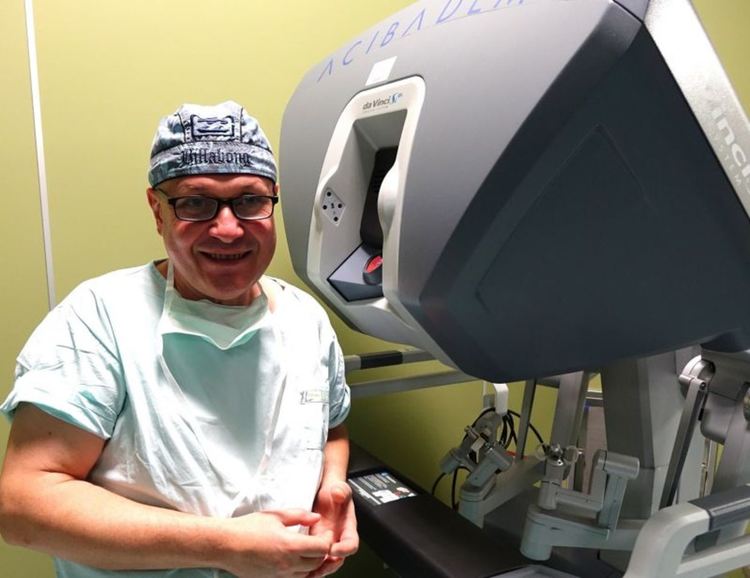 За първи път у нас отстраниха тумор на панкреаса с робот Да Винчи