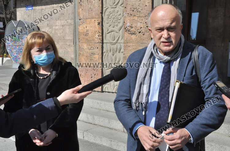 Д-р Соня Димитрова /вляво/ и зам.-министърът на здравеопазването д-р Бойко Пенков