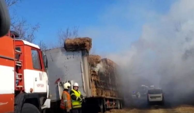 Горящ камион около Чирпан, пренасочи и блокира автомобилния трафик през Димитровград към АМ "Марица"