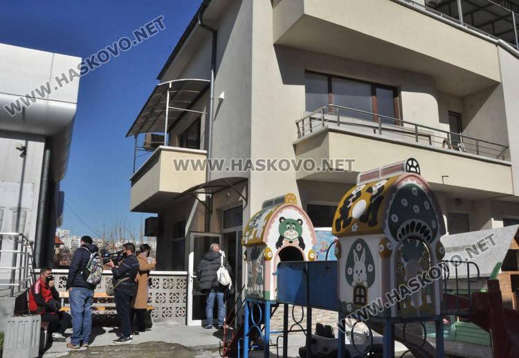 Ваксинацията при джипитата тръгна. От МЗ преговарят за по-ранни доставки на ваксини