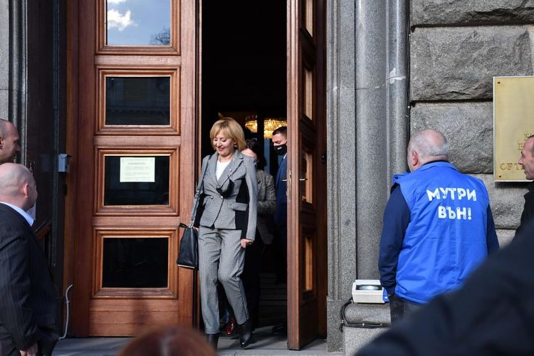 АФИС: Мая Манолова първа по доверие, след нея са Бойко Борисов и Слави Трифонов