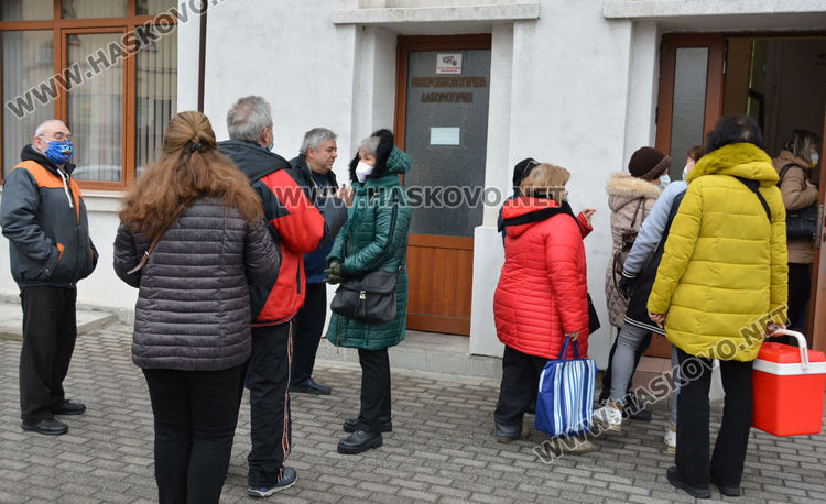 Лични лекари останаха без ваксини за кабинетите си