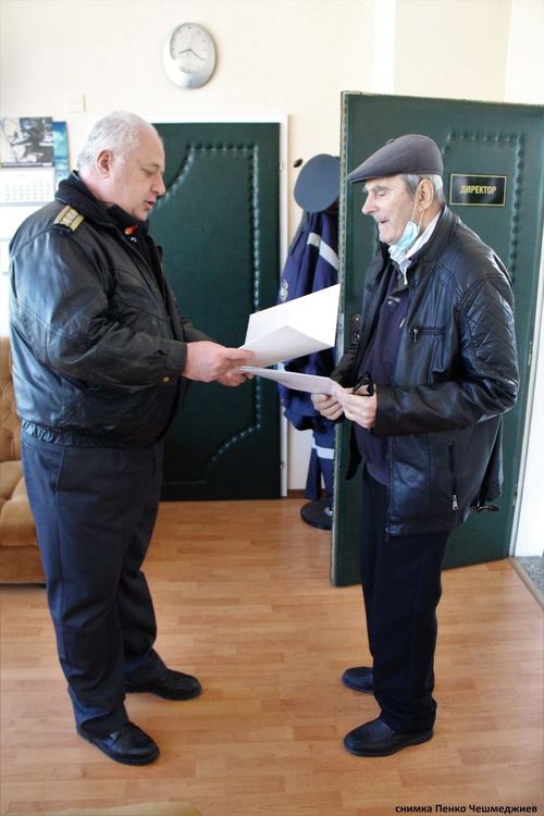 80-годишен пожарникар беше почетен от колегите си за юбилея