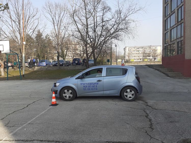 Ученици демонстрираха майсторско шофиране и автомонтьорство в Хасково