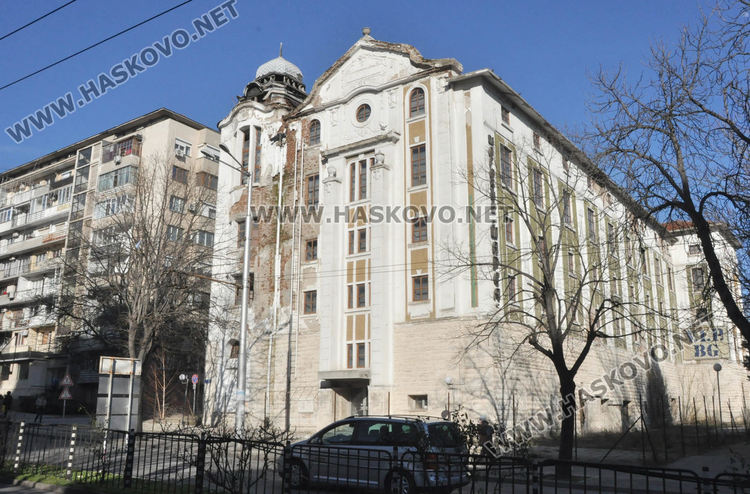 Магазин „Марса“ се руши, сагата с безопасността на сградата продължава 9 години