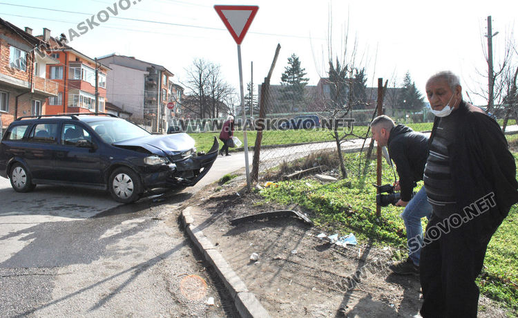 Опел и Фолксваген се разбиха на кръстовище на &bdquo;Червена стена&ldquo;