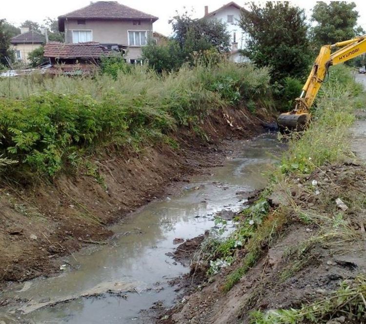 Укрепват бреговете на пернишката река Маниш 
