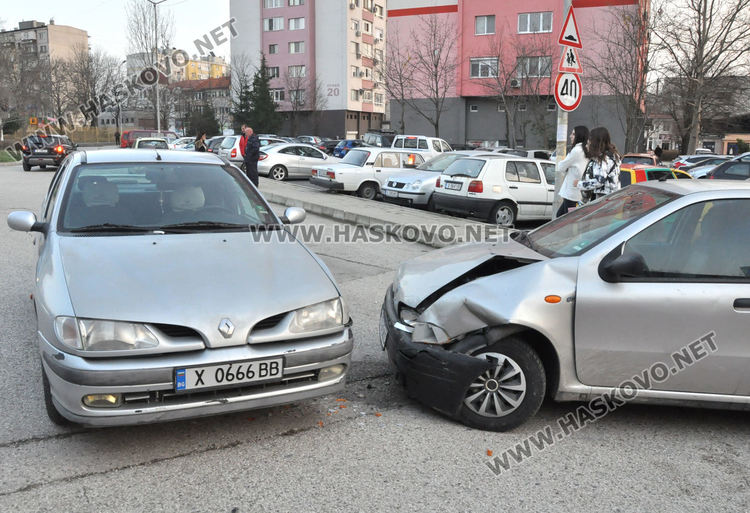 Шофьори зарязаха катастрофирали коли в „Орфей“ и запречиха движението