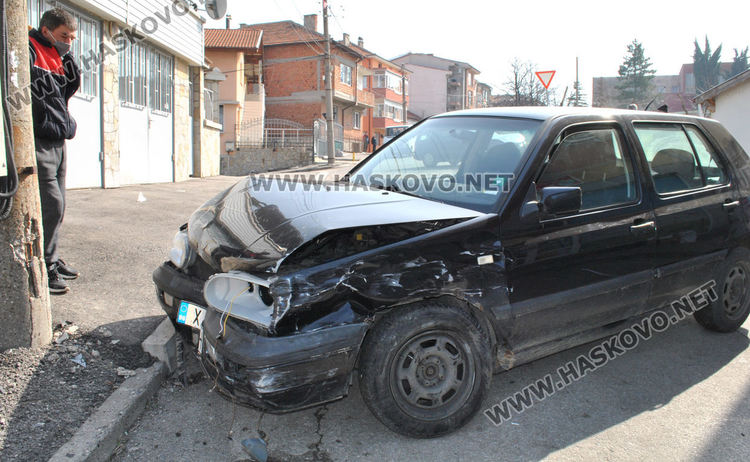 Опел и Фолксваген се разбиха на кръстовище на &bdquo;Червена стена&ldquo;