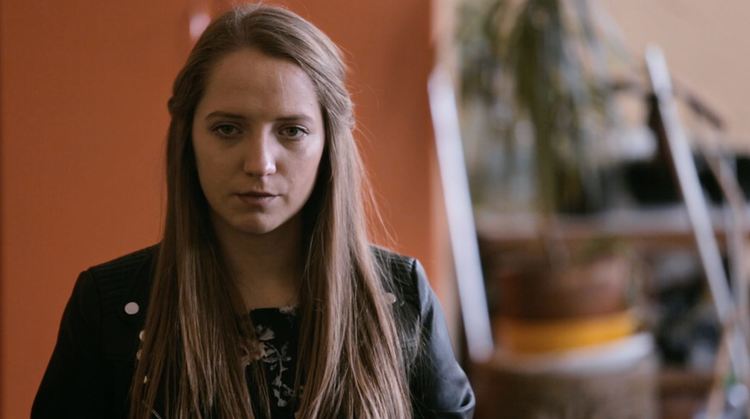 Историята на жестомимичния преводач Таня Димитрова в "Тихо наследство" по HBO GO