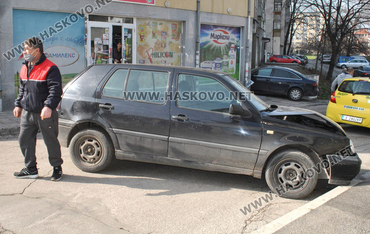 Опел и Фолксваген се разбиха на кръстовище на &bdquo;Червена стена&ldquo;