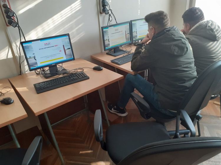 Ученици демонстрираха майсторско шофиране и автомонтьорство в Хасково