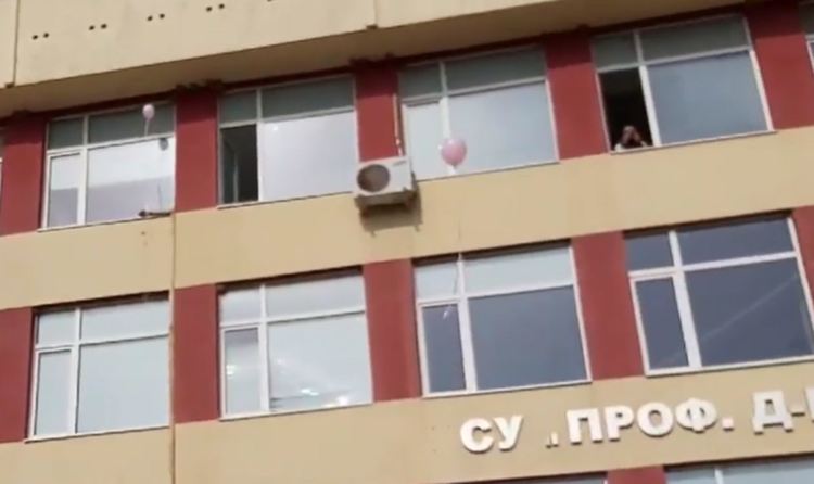 Първомайските ученици отбелязаха Деня на розовата фланелка