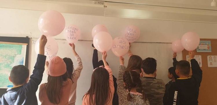 Смолянски ученици отправят послания срещу насилието и агресията в Деня на розовата фланелка