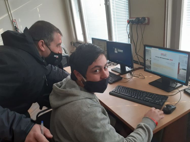 Ученици демонстрираха майсторско шофиране и автомонтьорство в Хасково