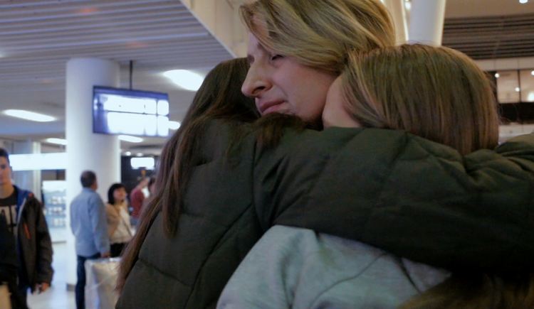 Историята на жестомимичния преводач Таня Димитрова в "Тихо наследство" по HBO GO