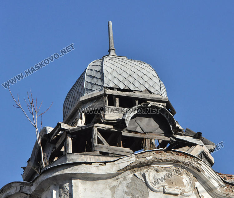 Магазин „Марса“ се руши, сагата с безопасността на сградата продължава 9 години